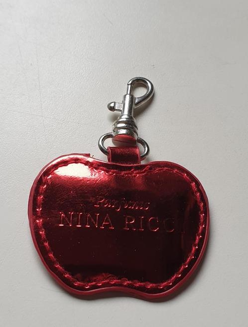 rode sleutelhanger Parfums NINA RICCI, Collections, Porte-clés, Comme neuf, Enlèvement ou Envoi