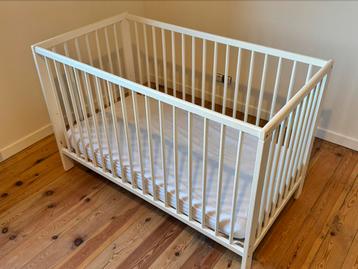 Lit bebe avac matelas, drap, protection  beschikbaar voor biedingen