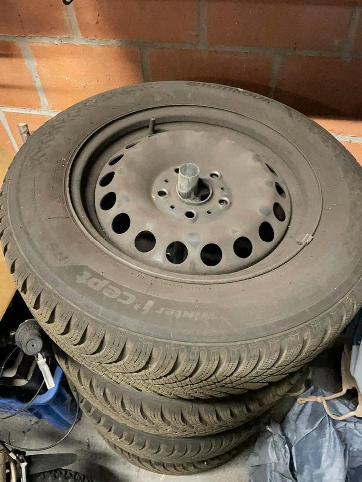 Hankook winterbanden met velg vw golf vii, Autos : Pièces & Accessoires, Pneus & Jantes, Jante(s), Pneus hiver, Enlèvement