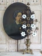Hoge Franse kandelaar met opaline bloemen., Antiek en Kunst, Ophalen of Verzenden