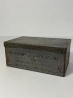 Ancienne boîte en fer blanc, Antiquités & Art, Envoi