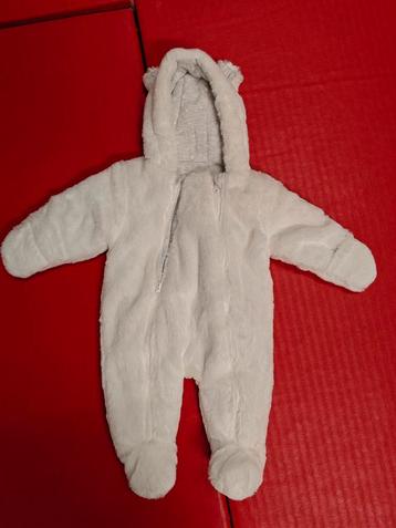 Zachte onesie voor baby beschikbaar voor biedingen