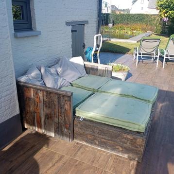 Lounge beschikbaar voor biedingen
