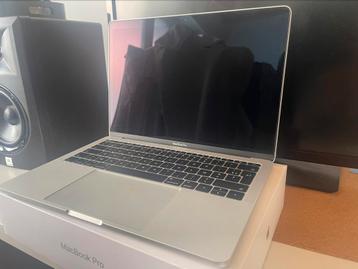 Macbook pro 13-Inch 2017 256 SSD Silver