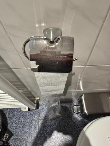Toiletpapierhouder beschikbaar voor biedingen