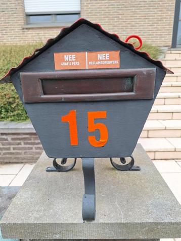 Brievenbus  beschikbaar voor biedingen