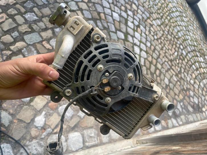 CRF1000L Africa Twin Radiator rechts – OEM 19010-MJP-G51, Motoren, Onderdelen | Honda, Gebruikt, Ophalen of Verzenden