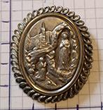 broche religieuse représentant la Vierge Marie. 1956, Ophalen of Verzenden, Gebruikt, Sieraad, Christendom | Katholiek