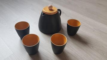 Théière et ses 4 tasses