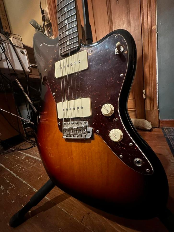 Fender American Performer Jazzmaster Sunburst, Musique & Instruments, Instruments à corde | Guitares | Électriques, Comme neuf