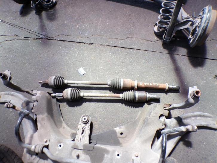 Cardan droit Renault Clio 3 1.2i 48kw 2005-2009 LP/14609, Autos : Pièces & Accessoires, Freins & Transmission, Renault, Utilisé