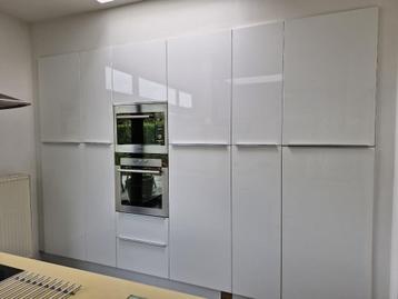 Cuisine Ikea blanche, Brillant ou Laqué, Enlèvement, Blanc, Autres matériaux