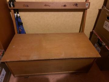 Vintage speelgoedbank/koffer beschikbaar voor biedingen