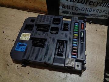 Boîte à fusibles d'un Peugeot 207, Enlèvement ou Envoi, 3 mois de garantie, Utilisé, Peugeot