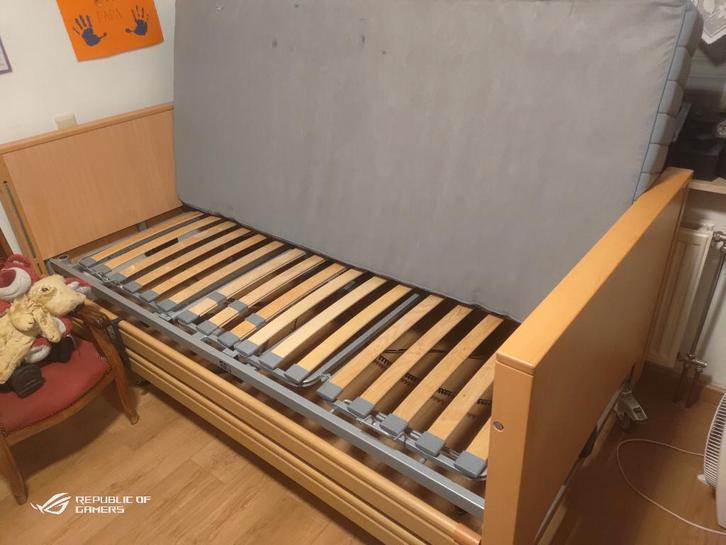 Groot medisch bed + rolstoel op maat, Diversen, Rolstoelen, Gebruikt, Elektrische rolstoel, Inklapbaar, Ophalen