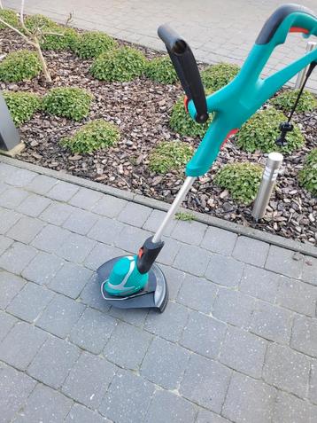 Bosch trimmer en kantensnijder., Tuin en Terras, Ophalen, Zo goed als nieuw, Elektrisch