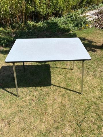 Retro keukentafel beschikbaar voor biedingen