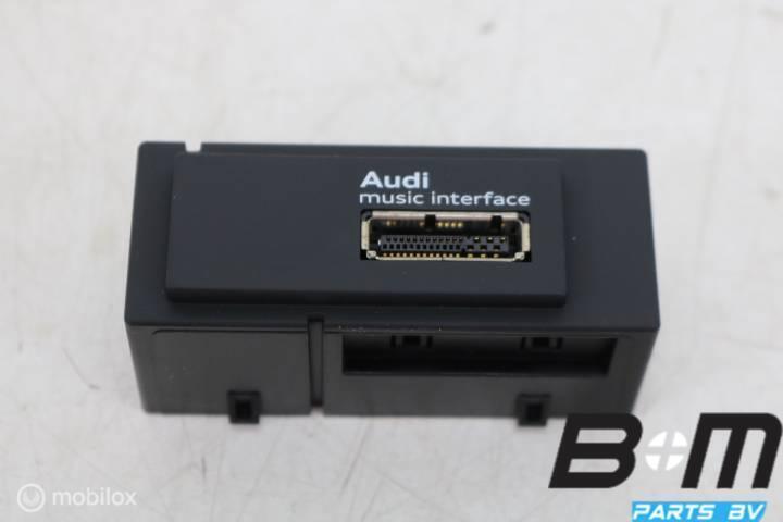 Aansluitstuk voor externe media Audi A3 8V 8V0035736A, Auto diversen, Autoradio's, Gebruikt