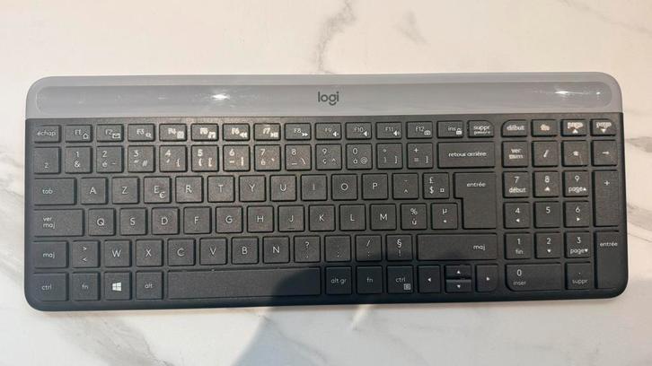 Logitech K470 AZERTY draadloos toetsenbord, Computers en Software, Toetsenborden, Zo goed als nieuw, Azerty, Draadloos, Ophalen