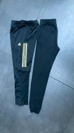 373: zwarte trainingbtoeken maat 152 (Adidas) en 158, Enlèvement ou Envoi, Utilisé, Vêtements de sport ou Maillots de bain, Adidas