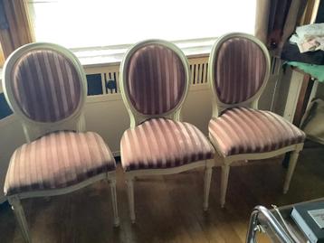 3 chaises de boudoir roses