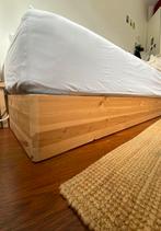 IKEA houten bedframe en beddengoed, Zo goed als nieuw