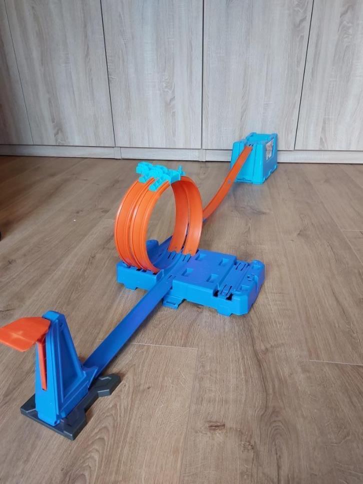 hotwheels track builder box, Kinderen en Baby's, Speelgoed | Racebanen, Gebruikt, Racebaan, Hot Wheels, Met looping, Ophalen