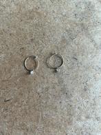 Boucle d'oreille avec petite perle blanche, Handtassen en Accessoires, Oorbellen, Ophalen, Overige materialen, Bruin, Hangers