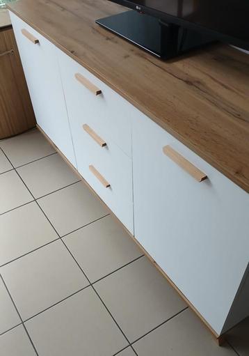Uittrekbare tafel 6/8p. + Dressoir  beschikbaar voor biedingen