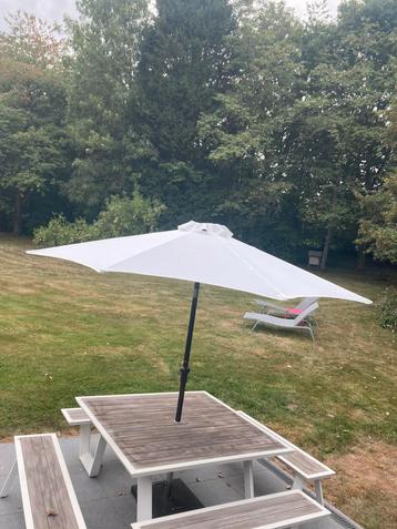 Parasol neuf et pied pierre bleue, Enlèvement, Comme neuf, Réglable