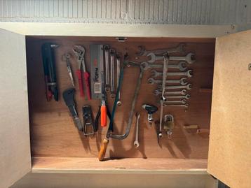 Handgereedschap beschikbaar voor biedingen