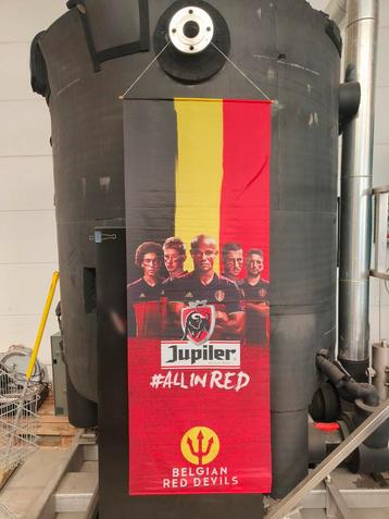 Drapeau Jupiler tout en rouge, Enlèvement ou Envoi, Onbekend, Comme neuf, Onbekend