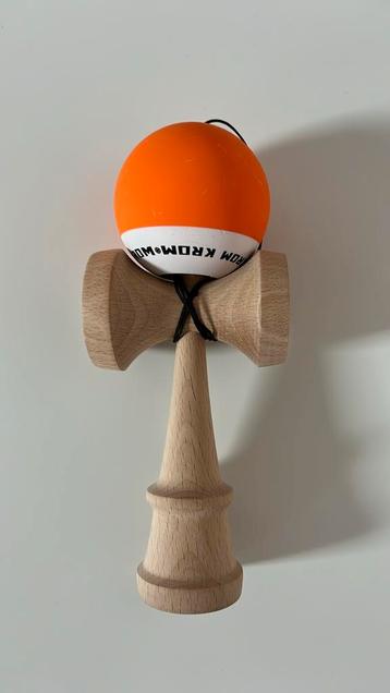 Kendama van het topmerk Krom beschikbaar voor biedingen