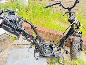 a klasse peugeot Kisbee kader  05/2022 beschikbaar voor biedingen