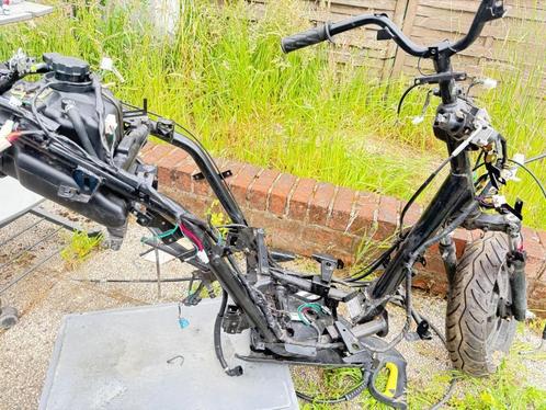a klasse peugeot Kisbee kader  05/2022, Fietsen en Brommers, Scooters | Peugeot, Zo goed als nieuw, Overige modellen, Klasse A (25 km/u)