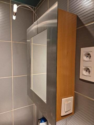 Badkamer spiegelkast met verlichting beschikbaar voor biedingen