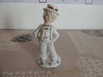 Statue 25 - Jeune garçon avec costume blanc et doré, Ophalen