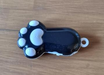 MP3 speler kattenpoot beschikbaar voor biedingen