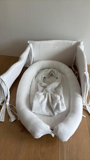 First nestje + handdoek + bedomrander beschikbaar voor biedingen