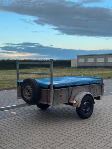 Degelijke aanhanger met reservewiel 2m-1,30m beschikbaar voor biedingen