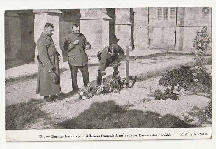 Laatste eerbetoon van Franse officieren aan 1 overledenen, Verzamelen, Postkaarten | Themakaarten, Ongelopen, Politiek en Historie