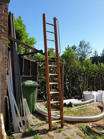 Houten steektrap > 3m beschikbaar voor biedingen