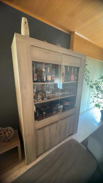 Eetkamer te koop beschikbaar voor biedingen