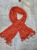 Mooie warme oranje sjaal, Kleding | Dames, Mutsen, Sjaals en Handschoenen, Ophalen of Verzenden, Sjaal, Zo goed als nieuw