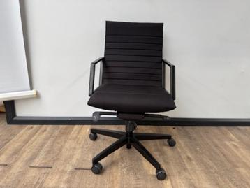 Zwarte design bureaustoel midden hoge rug beschikbaar voor biedingen