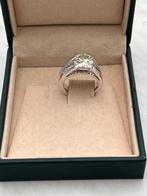 Gouden ring met diamant, Antiek en Kunst, Antiek | Zilver en Goud, Goud, Ophalen of Verzenden