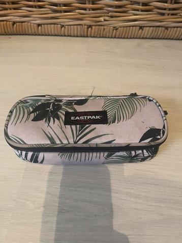 Pennenzak Eastpak beschikbaar voor biedingen