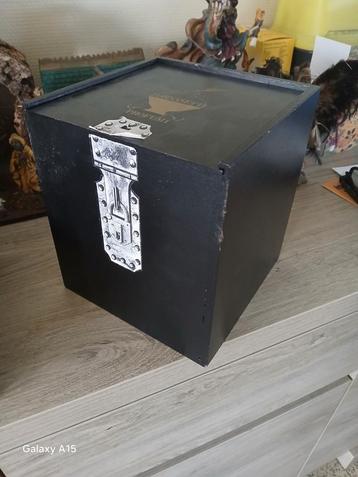Mooie kubus Box in hout 20 op 18 cm beschikbaar voor biedingen