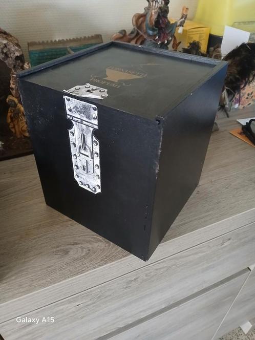 Mooie kubus Box in hout 20 op 18 cm, Huis en Inrichting, Woonaccessoires | Kisten, Gebruikt, Ophalen of Verzenden
