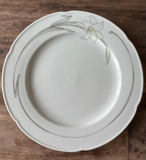 Groot plat bord met lelie/Bavaria, Antiek en Kunst, Antiek | Servies los, Ophalen of Verzenden